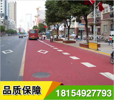 公交車(chē)專(zhuān)用道廣泛應(yīng)用于:城市公交車(chē)專(zhuān)用道,公交港灣,高架橋的坡道,陡坡,急彎,交叉路口交通警示減速帶,防滑帶,斑馬線,環(huán)島等.